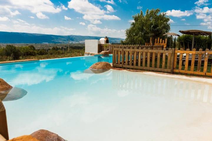 Casa rural para 12 personas, con Terraza y Jardín además de Piscina y Vistas en Chella
