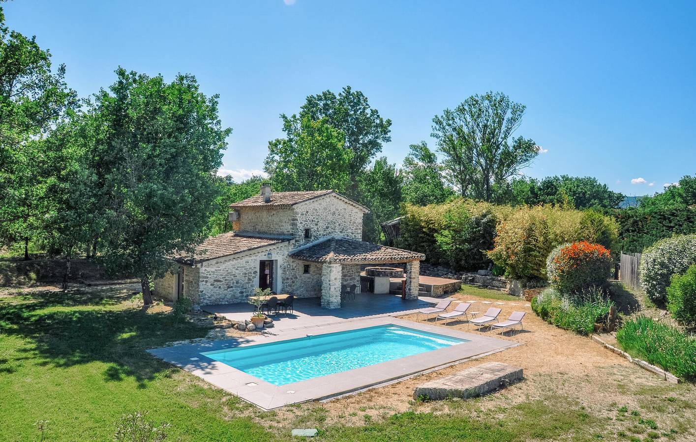 Appartement de luxe avec piscine, parking et Internet in Saint-Sauveur-de-Cruzières, Gard