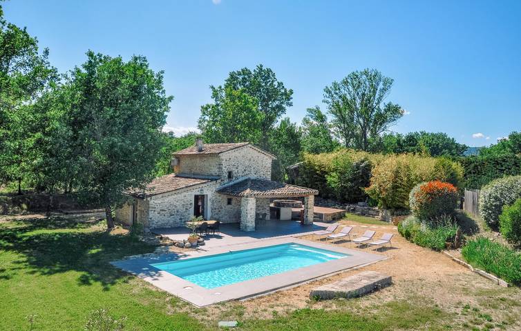 Location de vacances pour 4 personnes, avec terrasse et jacuzzi à Saint-Sauveur-de-Cruzières