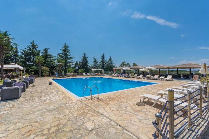Hotel für 2 Personen, mit Balkon und Terrasse sowie Garten und Pool