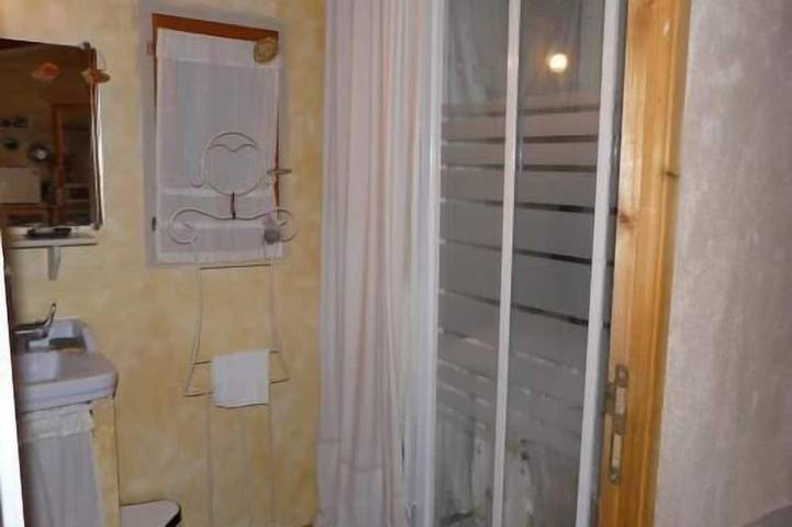 Entire apartment, Double Studio Next To Owner With Pool in Cotignac, Brignoles region
