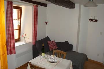 Ferienwohnung für 2 Personen, mit Terrasse und Balkon/Terrasse in Riquewihr