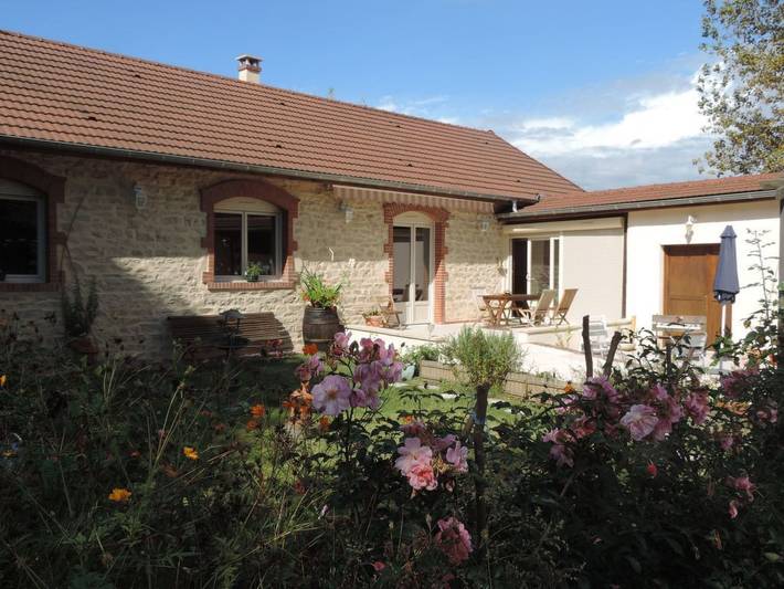 Location de vacances pour 5 personnes, avec Terrasse et Jardin dans Ébaty