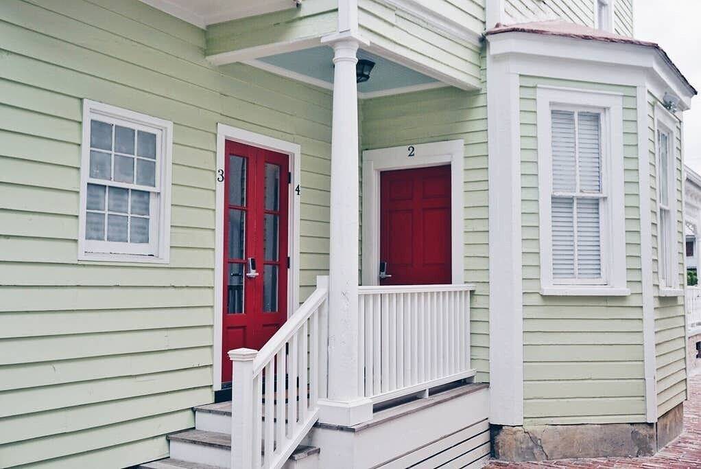 Cozy Suite in Downtown Charleston with Heated Pool in Charleston, Charleston County