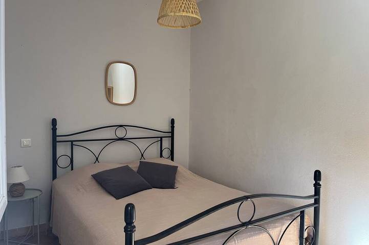 Gîte pour 5 personnes, avec Terrasse ainsi que Jardin et Piscine dans Albaron - 4