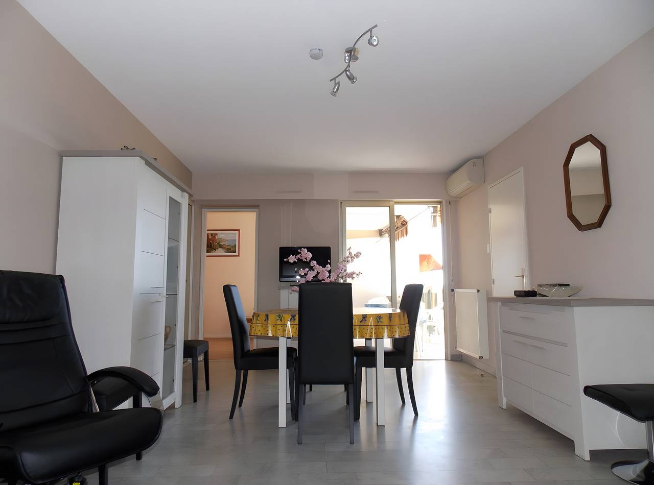 Hel leilighet, Apartment 'Meublé Tourisme 3 Étoiles Vue Mer' with Sea View, Wi-Fi and Air Conditioning in Golfe-Juan, Vallauris