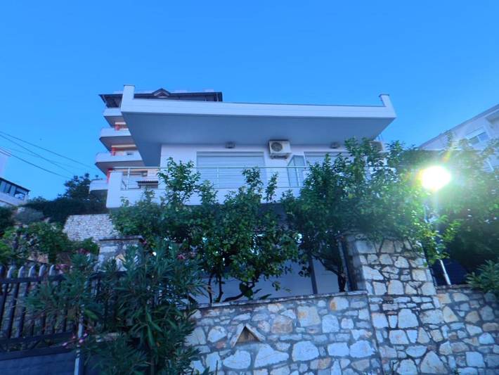 Appart’hôtel pour 3 personnes, avec Balcon et Terrasse ainsi que Jardin et Vue