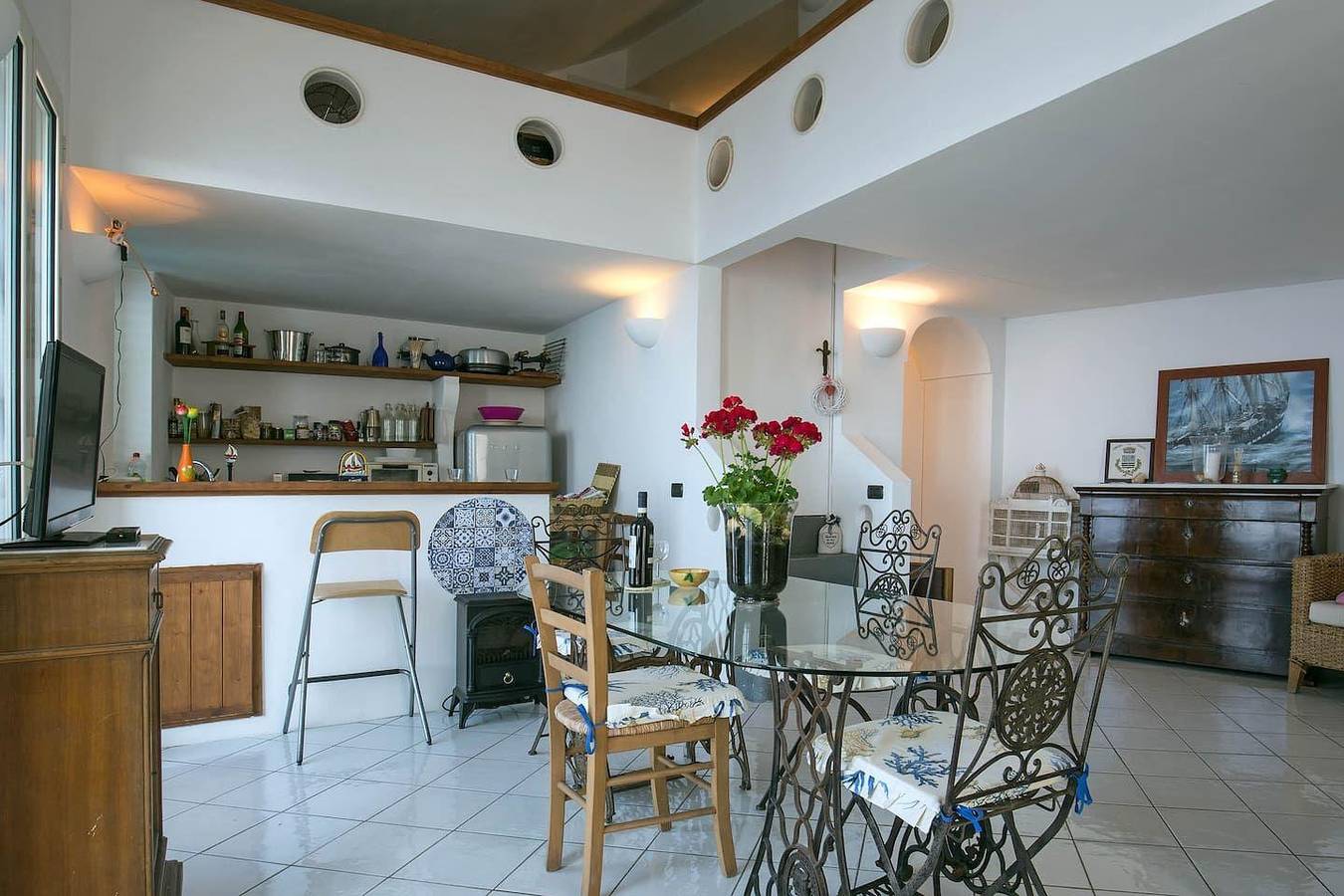 Villa auf einer natürlichen Klippe mit Blick auf das Meer, nur wenige Schritte vom Strand entfernt in Furore, Amalfiküste