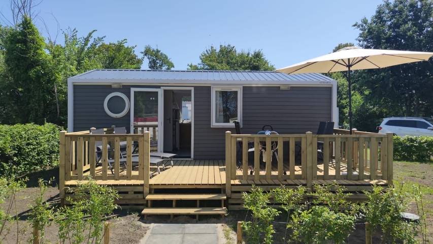Chalet voor 4 personen, met terras en tuin in Lauwersoog