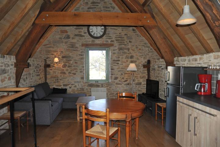 Gîte pour 2 personnes, avec terrasse ainsi que jardin et piscine dans le Lot - 4