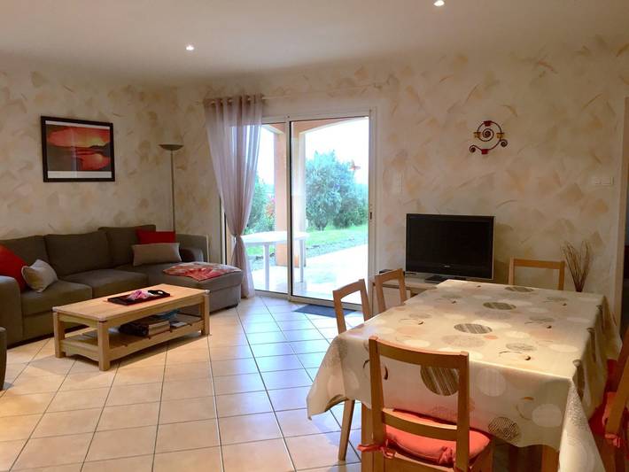 Gîte pour 5 personnes, avec jardin ainsi que piscine et terrasse à Lagorce - 4