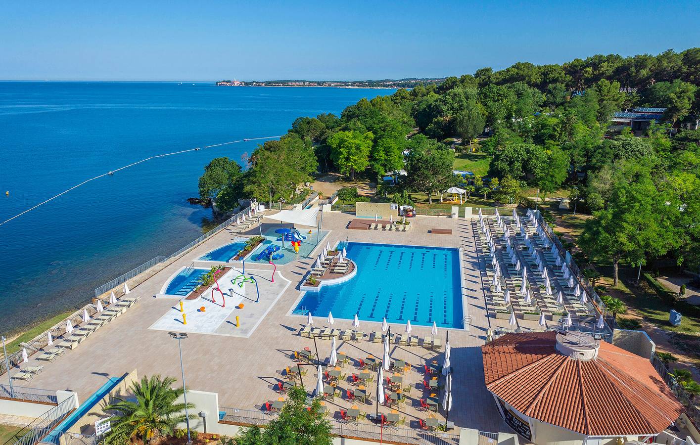 Mobil-home confortable avec piscine, Wi-Fi et terrasse près de la plage in Tar (Croatia), Tar-Vabriga