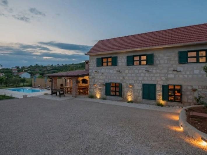 Ferienhaus für 8 Personen, mit Pool und Terrasse sowie Garten - 1