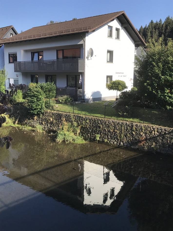 Ferienwohnung für 6 Personen, mit Balkon/Terrasse und Terrasse sowie Garten und Pool in Steinwiesen
