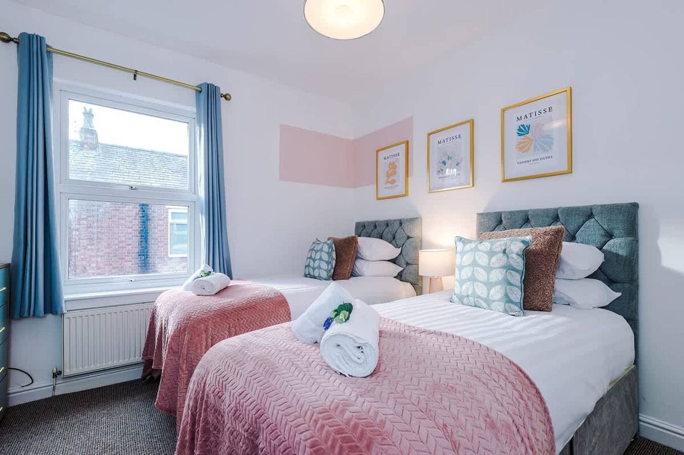 New  Spacious   Stylish home  City centre  Sleep 4 in Chester, Cheshire West and Chester