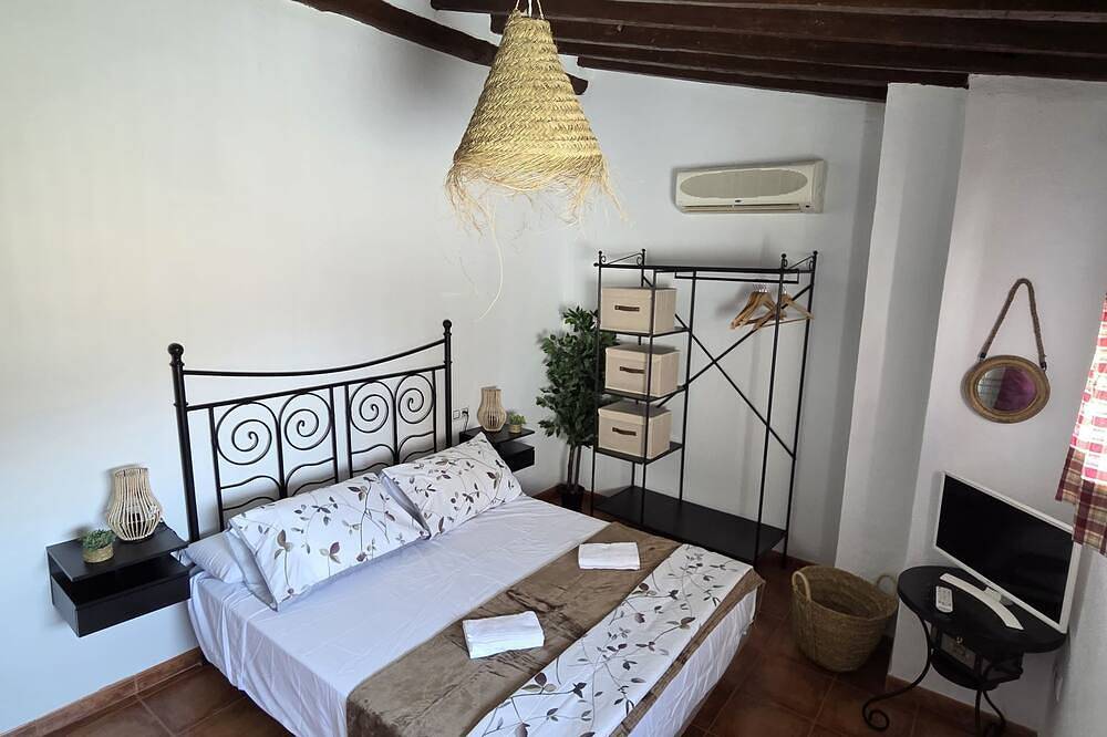 Casita Rural El Refugio, your place to disconnect with your family or couple. in Zuheros, Sierras Subbéticas