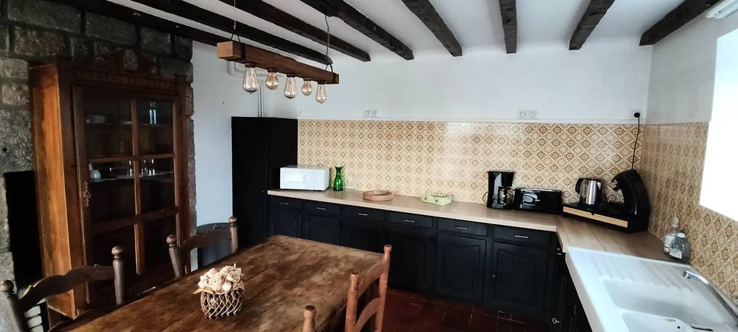 Gîte pour 6 personnes, avec jardin ainsi que piscine et terrasse à Le Malzieu-Ville - 3