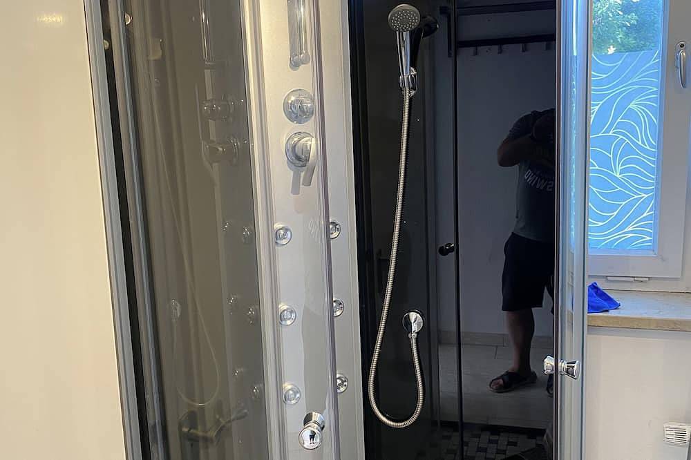 Ganze Wohnung, Ferienzimmer Fischach mit Kochgelegenheit, Dusche und Terrasse in Fischach, Bayerisch Schwaben