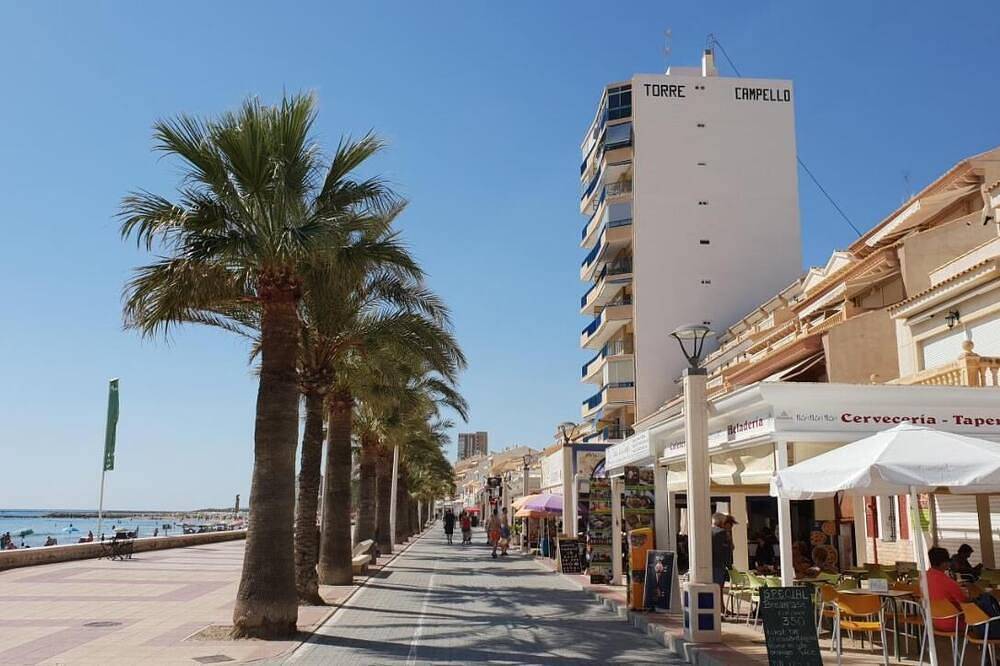 Entire apartment, El Campello Duplex Penthouse 3 Bed with Sea, Beach, Marina & Mountain Views in Playa Carrer La Mar, el Campello