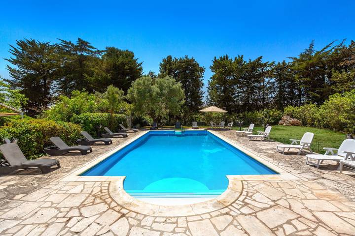 Location de vacances pour 8 personnes, avec piscine dans Ceglie Messapico