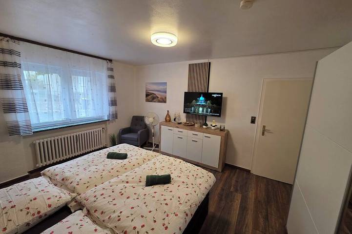 Ganze Wohnung, Exklusives und helles Apartment im Zentrum, 1 Gbit WLAN, Boxspringbetten, Spülm. in Wesertor, Kassel