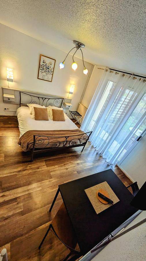 Location de vacances pour 5 personnes, avec vue et jardin, animaux acceptés dans Centre Thermal Saint Eloy - 2