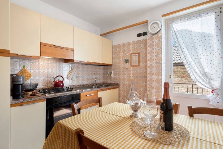 Entire apartment, Apartment 'Casa Heidi' with Mountain View, Shared Garden and Wi-Fi in Castello Tesino, Valsugana