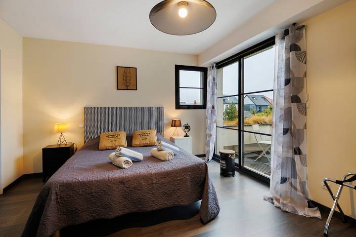 Bed and Breakfast 'Chambre Black and White' con terraza compartida, balcón y Wi-Fi in Caen, Región de Caen