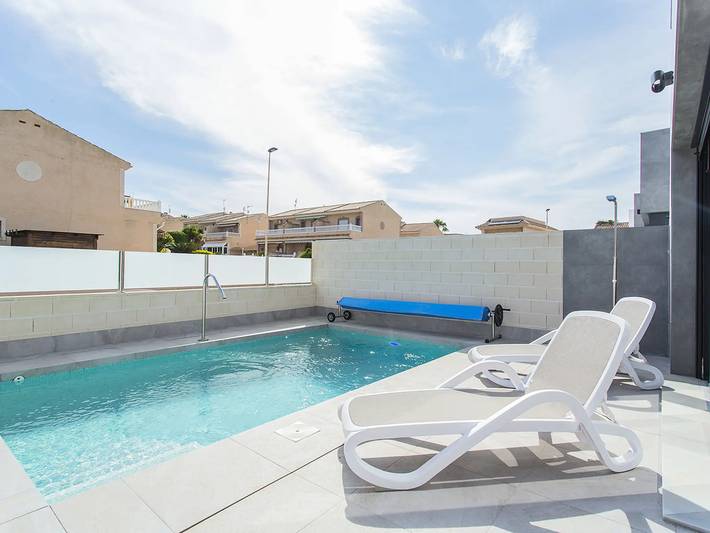 Casa rural para 8 personas, con Balcón y Terraza además de Jardín y Sauna en Torrevieja - 3