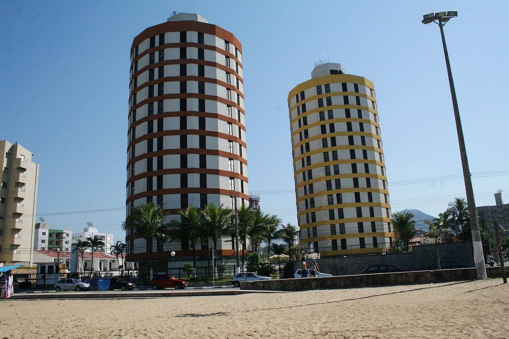 Ganze Wohnung, Wohnung mit Blick auf das Meer, Martin de Sá Strand, Fuß in den Sand in Caraguatatuba, Região Metropolitana do Vale do Paraíba e Litoral Norte