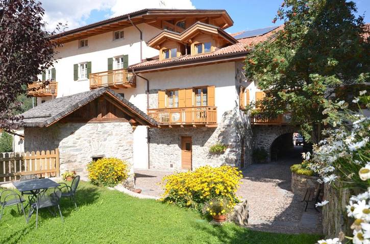 Appartamento per 6 persone, con Terrazza e Idromassaggio nonché Giardino e Piscina a Pellizzano