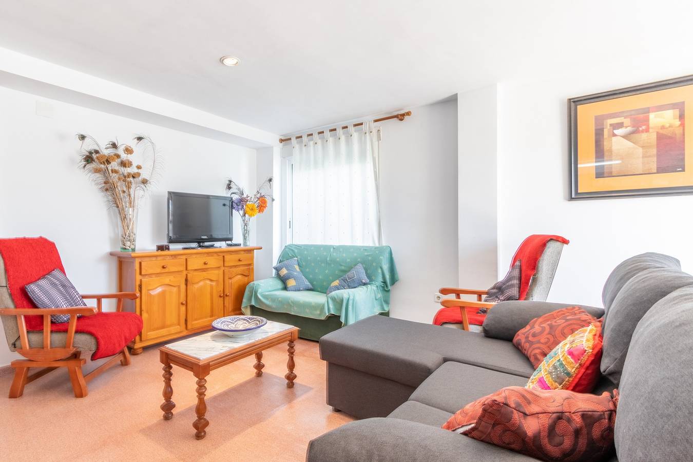 Apartamento entero, Apartamento Pie de Playa con terraza, jardín compartido y Wi-Fi in Oliva, Costa de Valencia