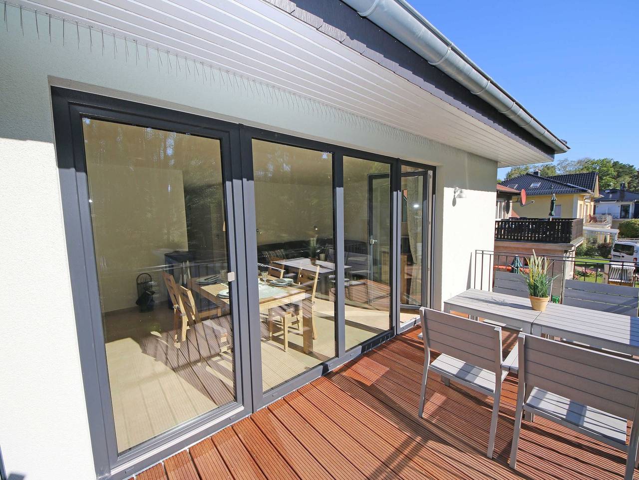 Ganze Ferienwohnung, Mr: Ferienhaus Igelbau mit 2 komfortablen Ferienwohnungen - Ferienhaus Igelbau Whg. 01 mit Terrasse in Baabe, Rügen