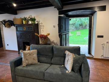 Casa rural para 8 personas, con vistas además de jardín y balcón en Onís