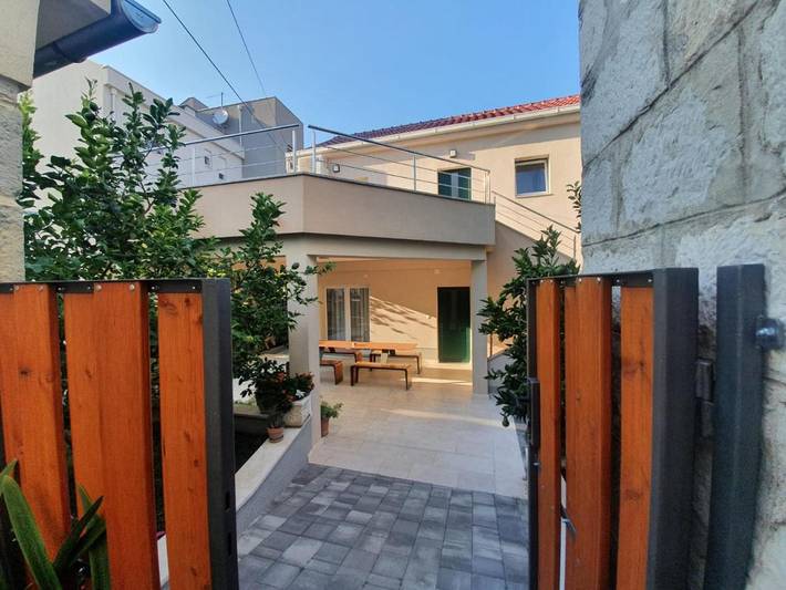 Villa pour 5 personnes, avec jardin et piscine à Solin