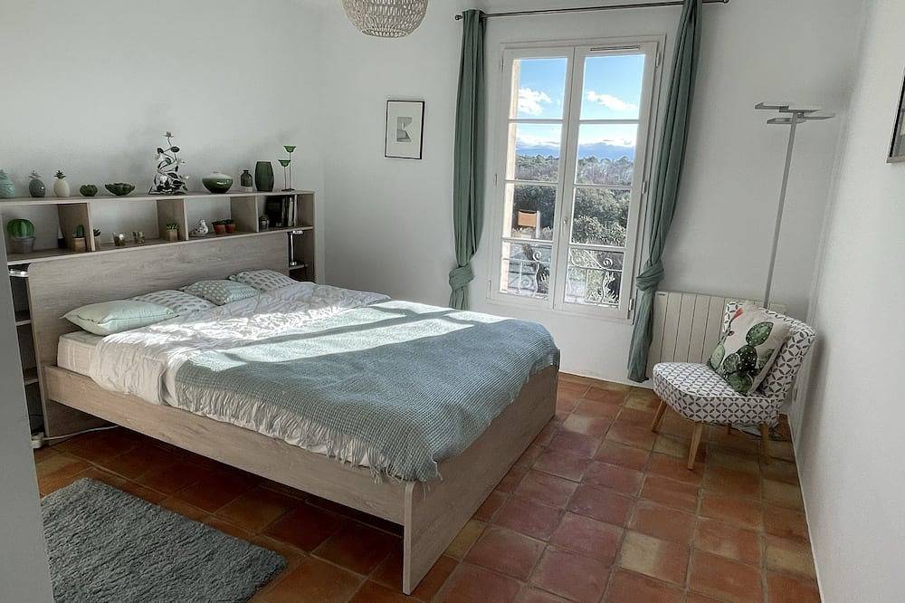 Villa Familiale Typiquement Provençale, au Calme, à 20 min D'aix in Saint-Maximin-la-Sainte-Baume, Brignoles region