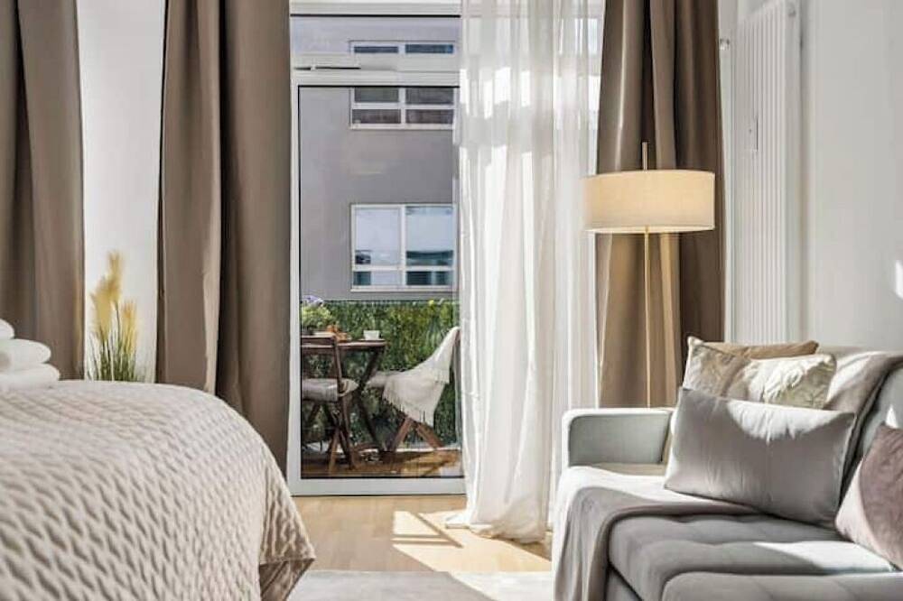 Old Town Penthouse Maisonette | Private Rooftop in Zurich, District de Zurich