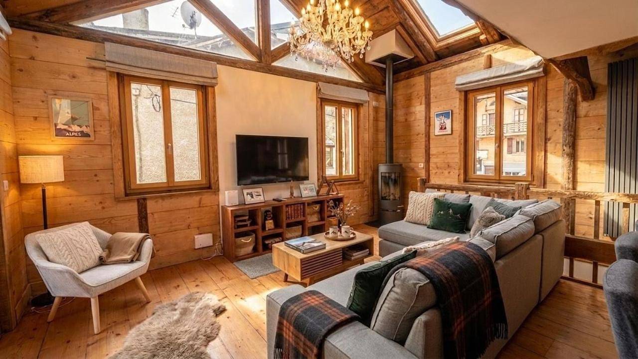Anémones Chalet, central, 4 bedrooms, sauna and parking in Brevent-Flegere, Chamonix-Mont-Blanc