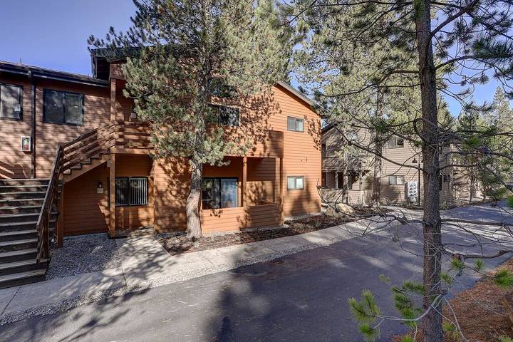 Vacation apartment for 6 people, with pool and balcony in Oregon