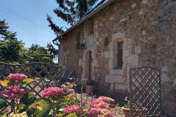 Gîte pour 6 personnes, avec piscine et jardin à Sermaise