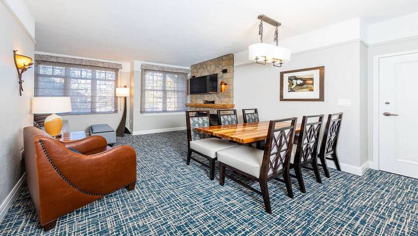 Hotel for 4 people, with yard and pool as well as hot tub in Avon