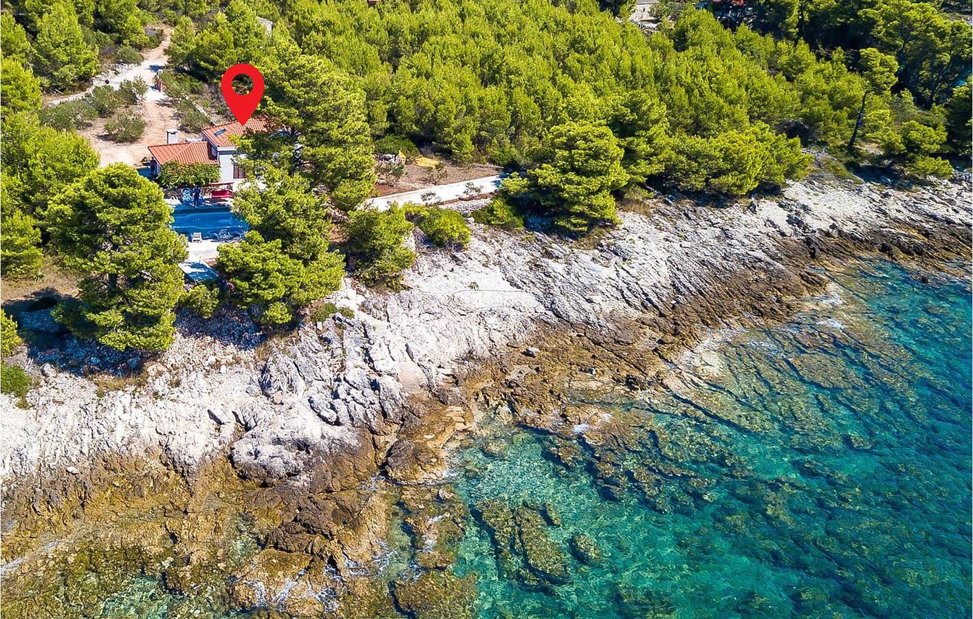 Gemütliche 2-Zimmer-Wohnung mit Meerblick, Pool und Terrasse – 2 km vom Strand entfernt in Milna, Brac