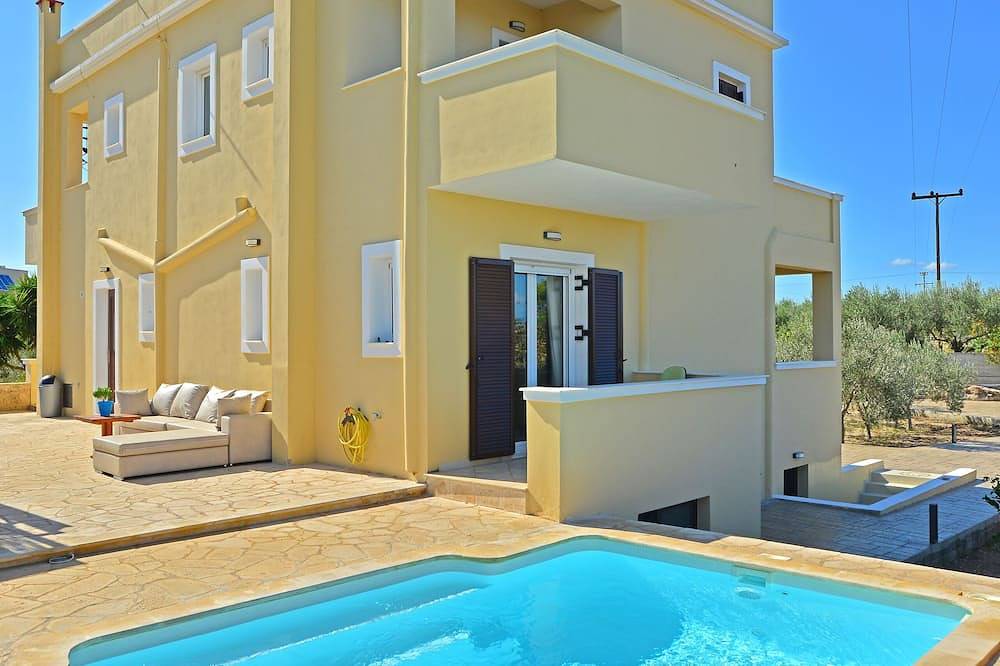 Villa for 15 People in Aegina City, Aegina