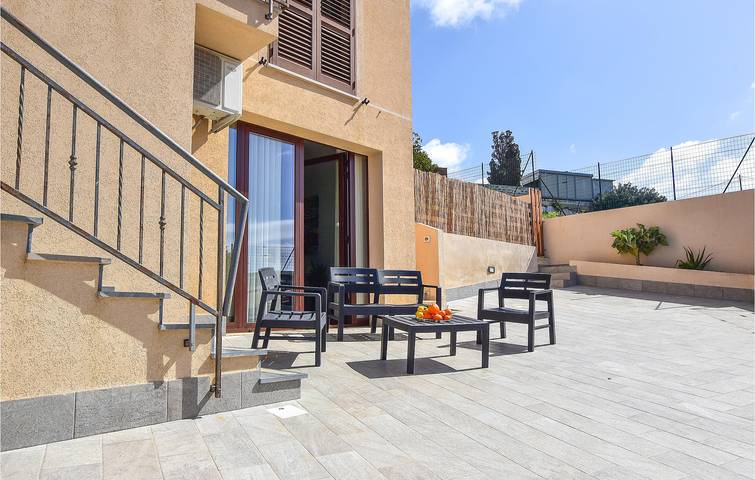 Entire holiday apartment, Cozy Beachside Apartment with Modern Amenities in Custonaci, Trapani Province