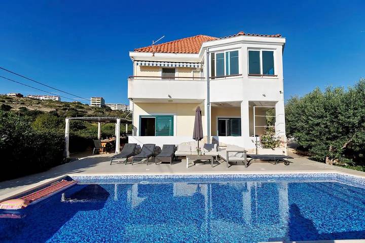 Ferienhaus für 8 Personen, mit Balkon/Terrasse und Pool in Split - 4