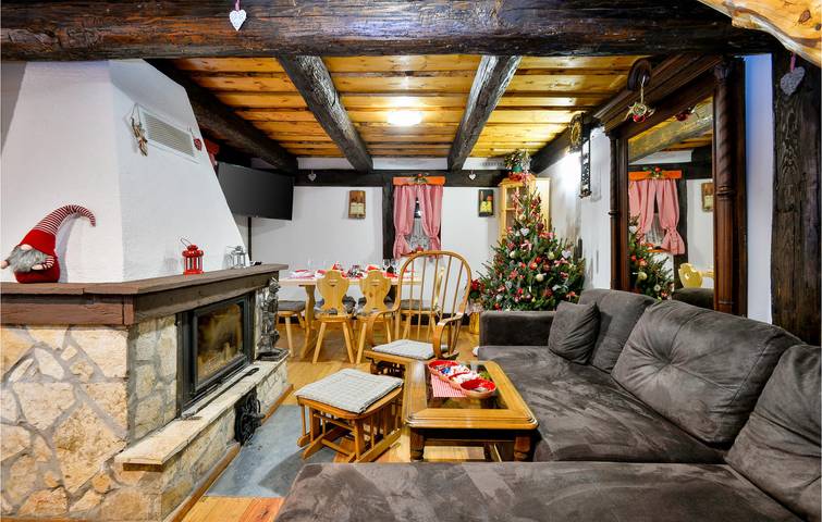 Geräumige 2-Zimmer-Wohnung mit Pool, WLAN, Terrasse und Parkplatz in Varazdin