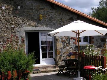 Gîte pour 2 personnes, avec sauna et terrasse ainsi que piscine et jacuzzi à Pouzauges