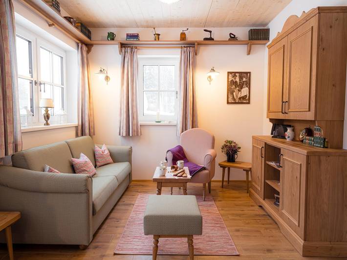 Chalet für 7 Personen, mit Balkon/Terrasse und Balkon sowie Garten und Pool im Salzkammergut - 2