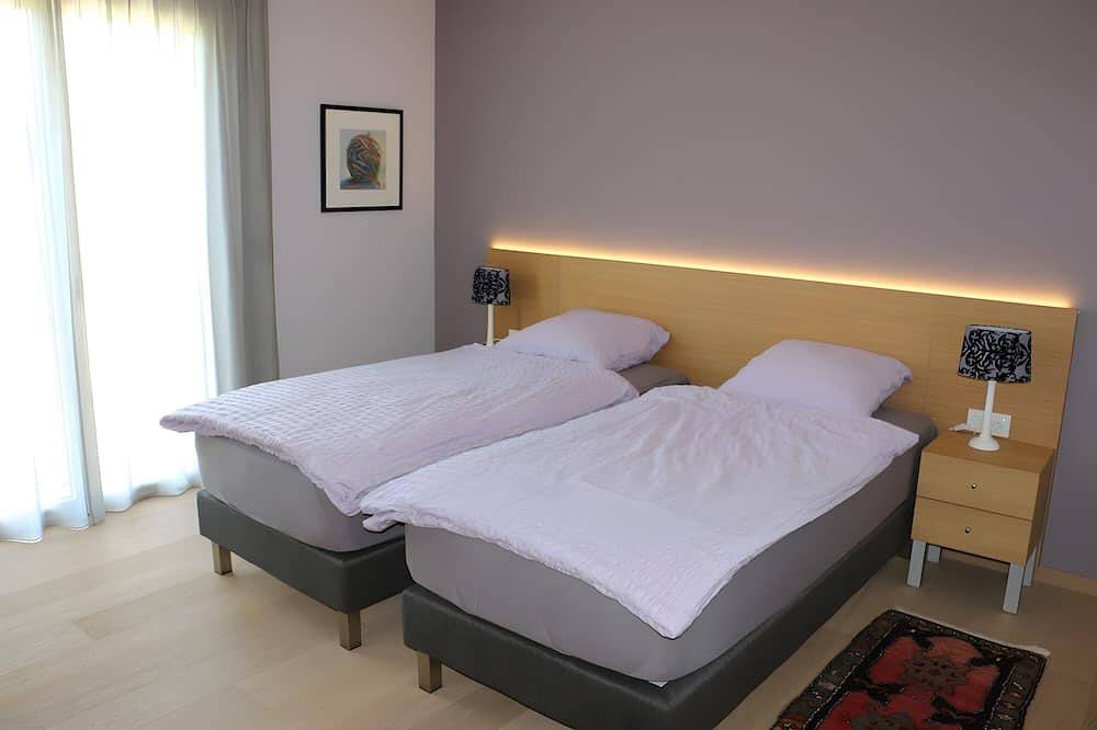 Holiday Home 'Maison Les Hirondelles' with Shared Pool, Wi-Fi and Air Conditioning in Mirabel-aux-Baronnies, Nyons region