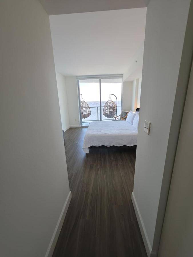 Apartamento de vacaciones para 6 personas, con vistas al lago y terraza además de piscina y vistas, Se admiten mascotas - 1